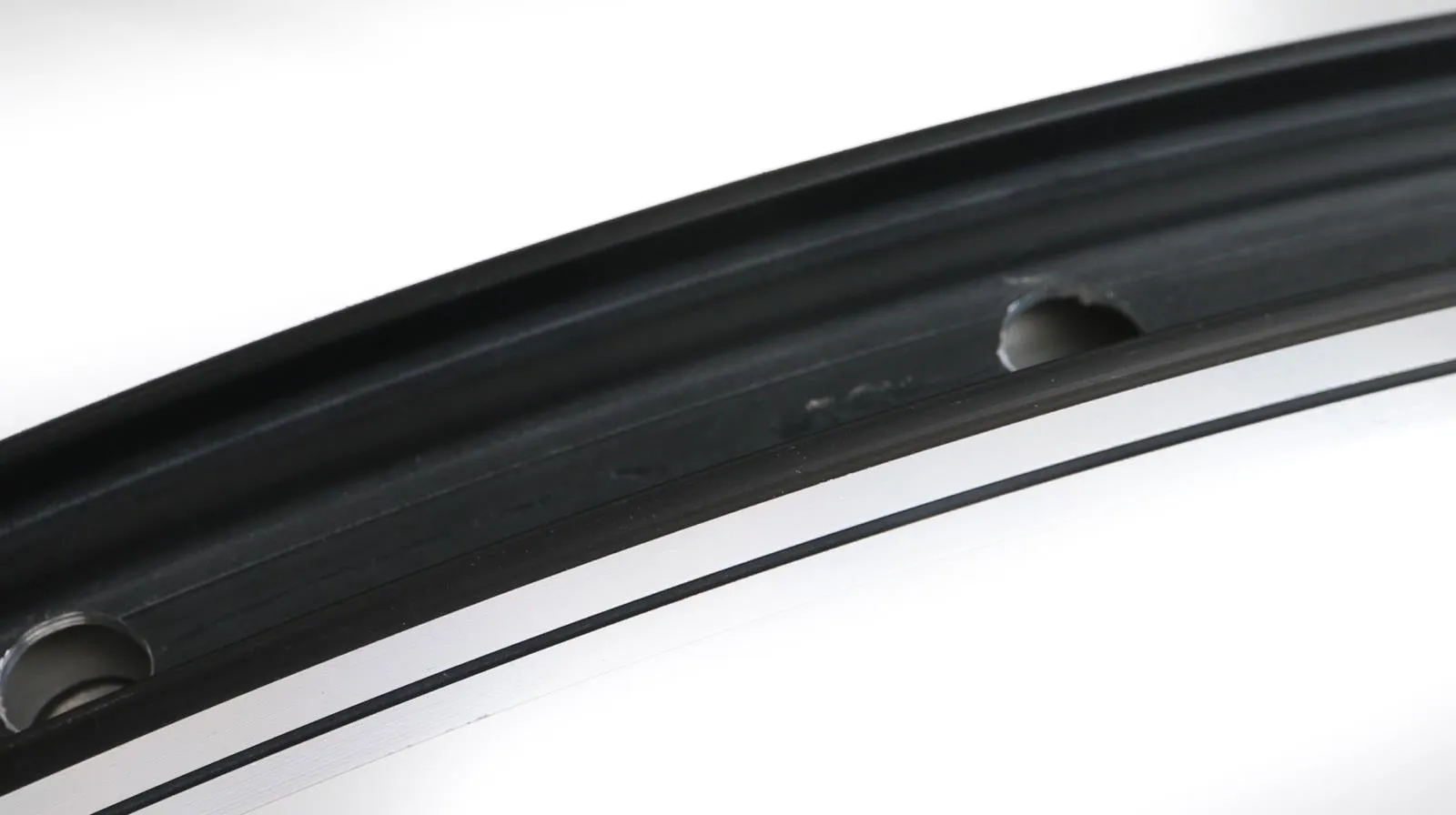 1 QTY Mavic A119 700c 32 Hole 32H Hybrid / Cyclocross Bike Rim Black NEW