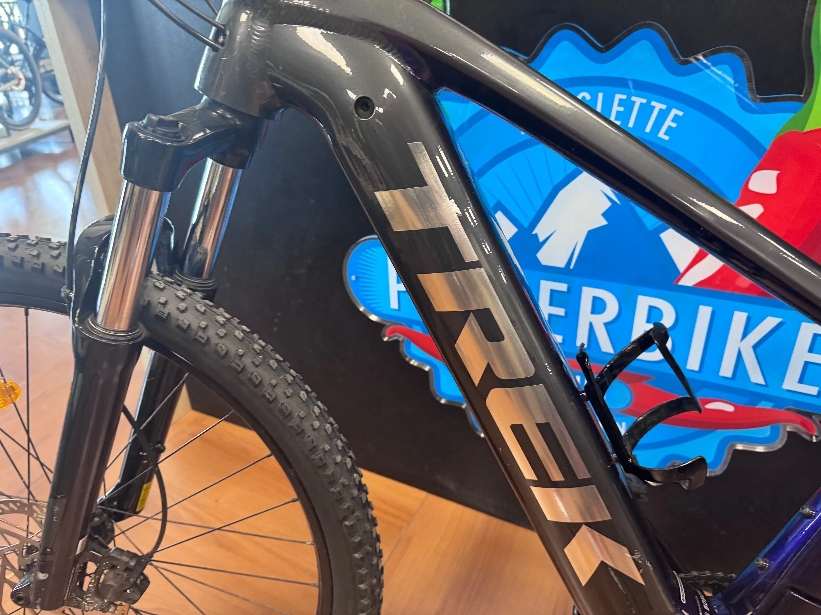 Trek Powerfly 4 625 Gen 3 2022 - Shimano Deore 1x10sp - Formula DC-511